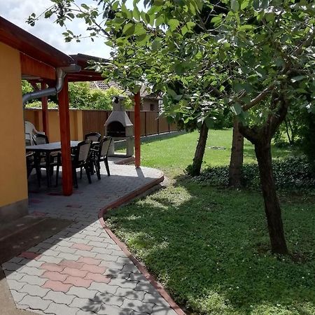Villa Eoetvoes Nyaralo Siófok Exterior foto