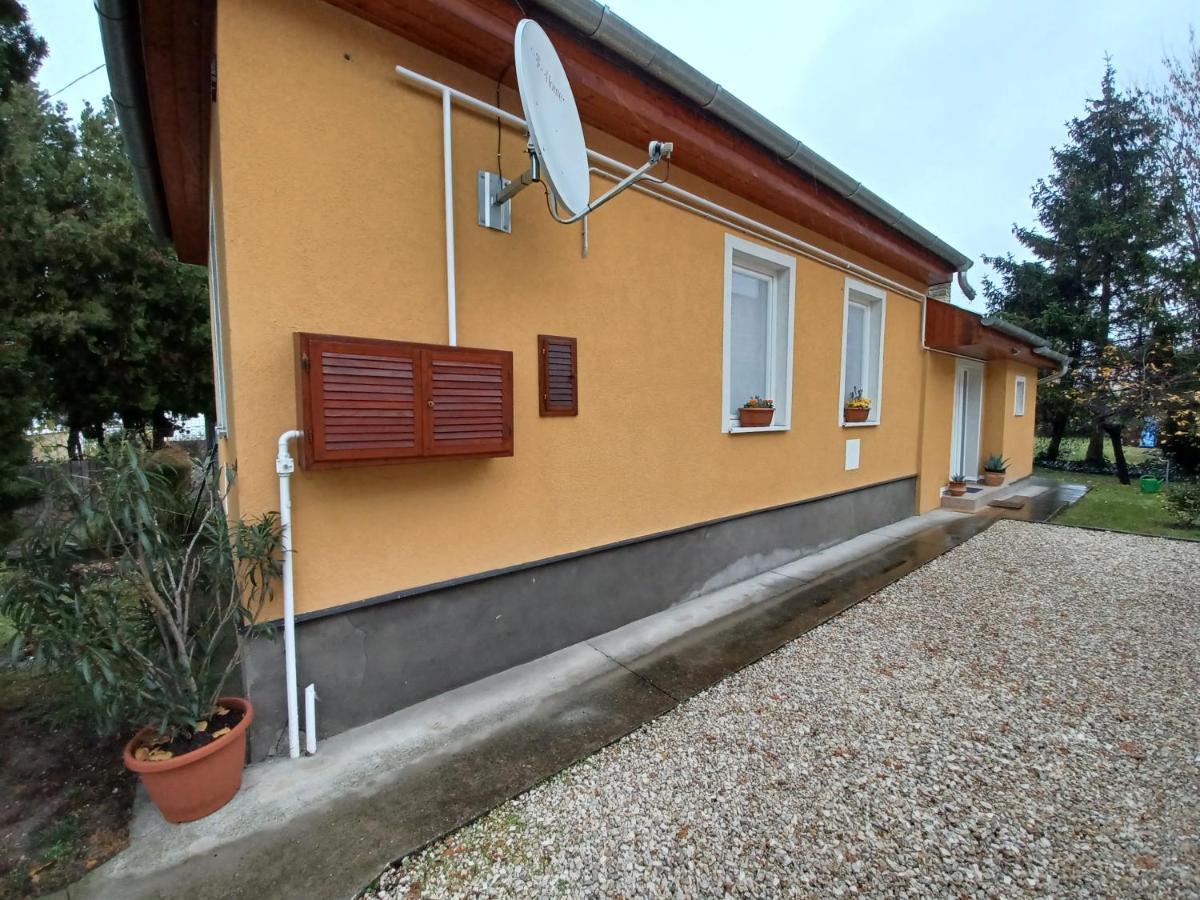 Villa Eoetvoes Nyaralo Siófok Exterior foto