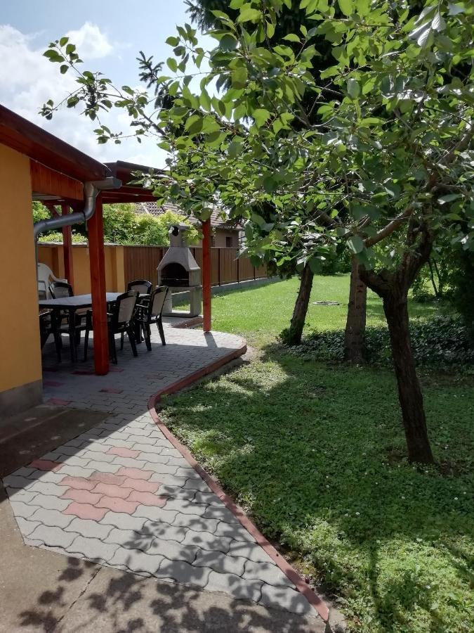 Villa Eoetvoes Nyaralo Siófok Exterior foto