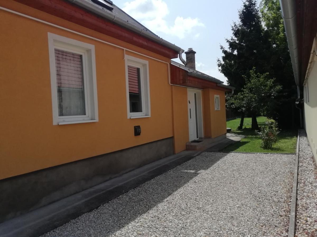 Villa Eoetvoes Nyaralo Siófok Exterior foto